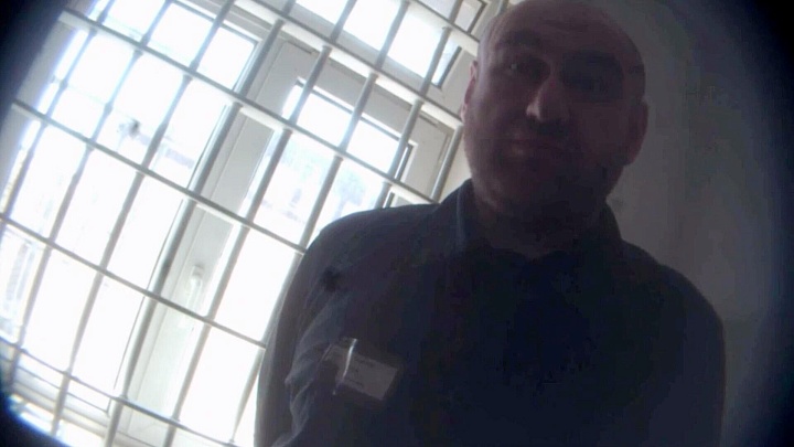 Бывший сенатор Арашуков пытался получить работу в сувенирном цехе колонии за взятку