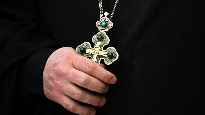 В Ужгороде верующие УПЦ протестуют около ТЦК из-за мобилизации священника