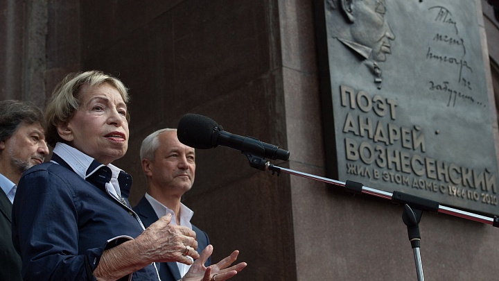 Веркин и Богуславская стали лауреатами премии "Большая книга"