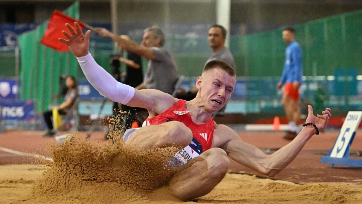 Прыгун в длину Ожгибесов выиграл ЧР по легкой атлетике в помещении
