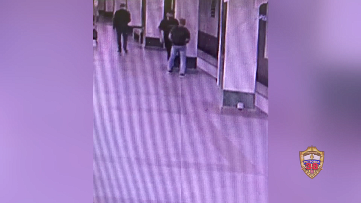 В Москве задержали мужчину за ограбление пассажира в метро